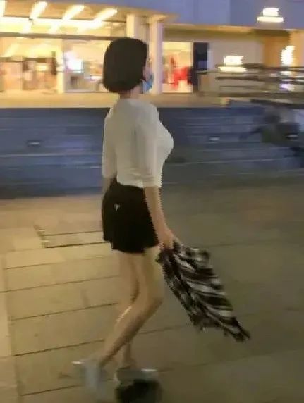 新加披,在跑步被偶遇的许晴2 新加披,在跑步被偶遇的许晴2